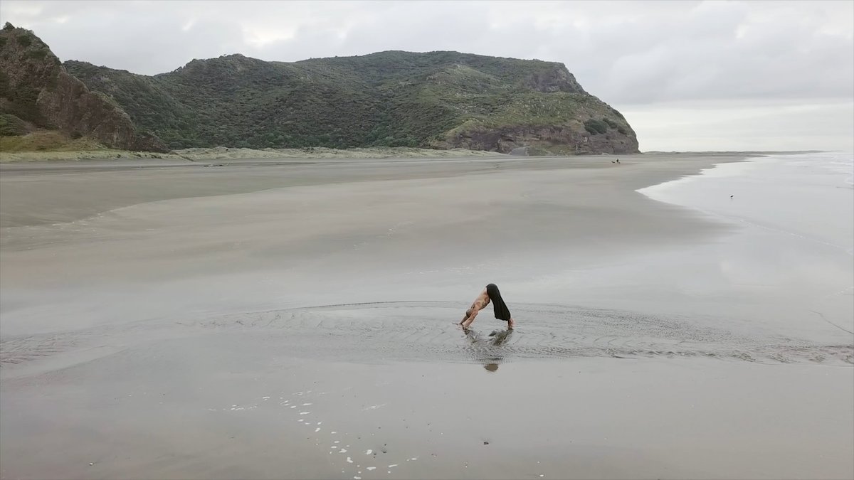 virtual yoga with Tanne Mete