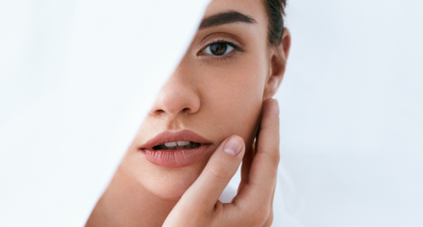 Top Benefits of Jojoba Oil For Radiant Skin